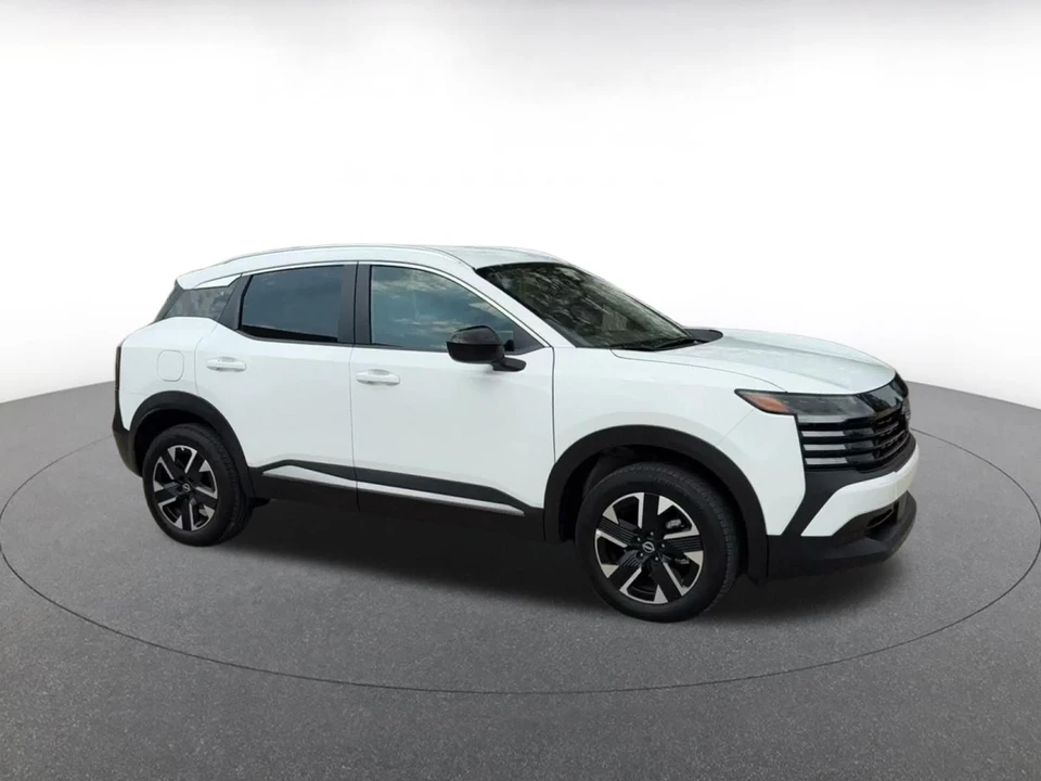 2026 Nissan Kicks - Image 2 of 31