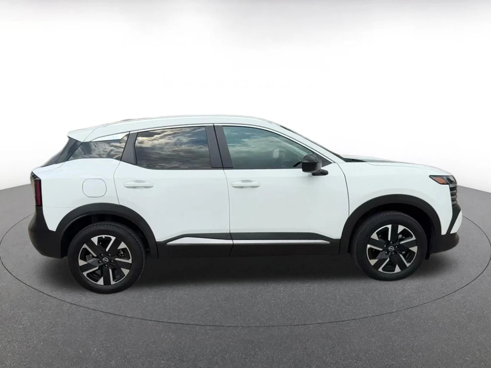 2026 Nissan Kicks - Image 17 of 31