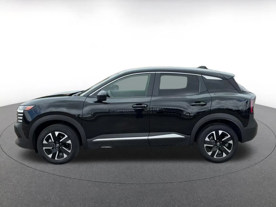 2026 Nissan Kicks - Image 9 of 31