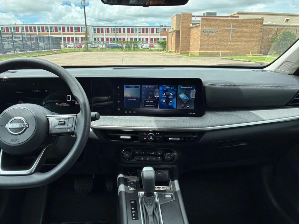 2026 Nissan Kicks - Image 18 of 31