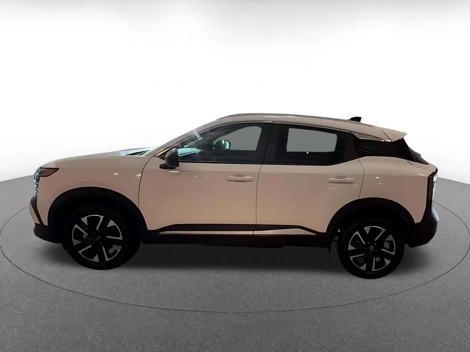 2026 Nissan Kicks - Image 9 of 31