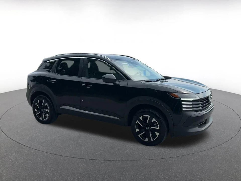 2026 Nissan Kicks - Image 2 of 31