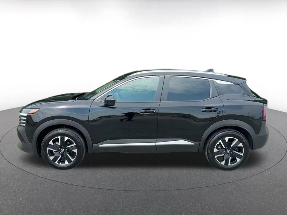 2026 Nissan Kicks - Image 9 of 31