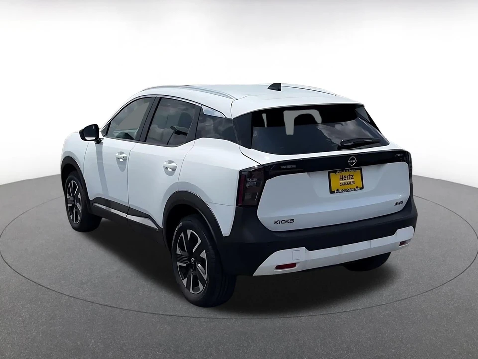 2026 Nissan Kicks - Image 12 of 31
