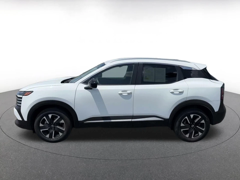 2026 Nissan Kicks - Image 9 of 31