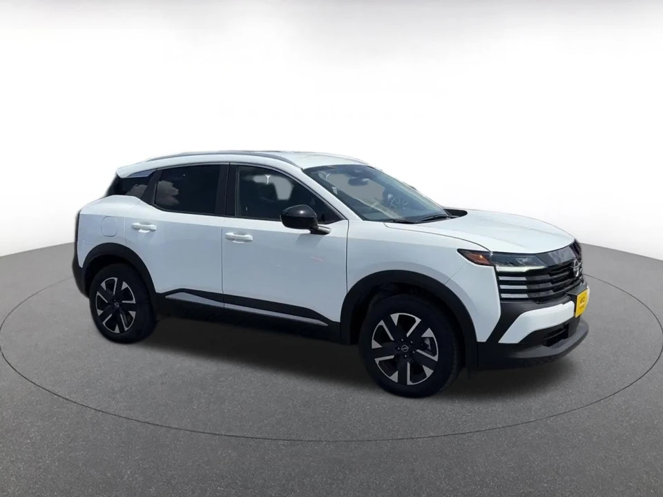 2026 Nissan Kicks - Image 2 of 31