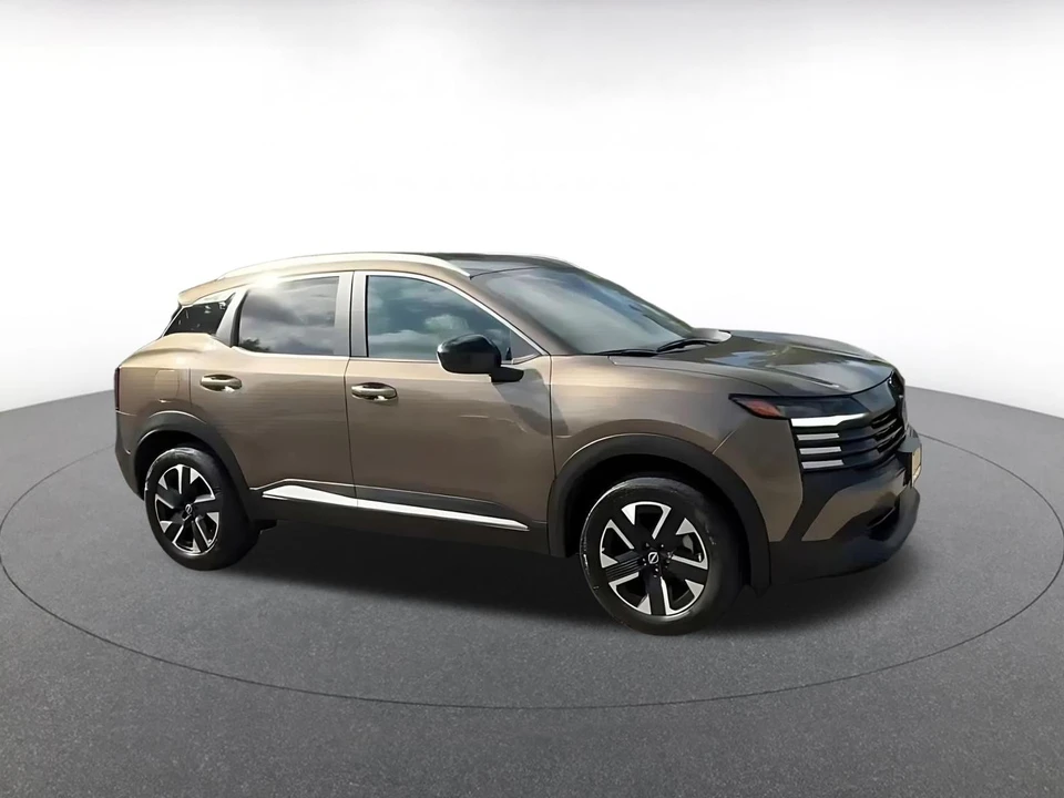 2026 Nissan Kicks - Image 2 of 31