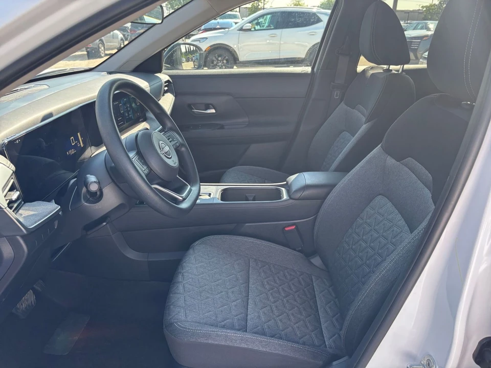2026 Nissan Kicks - Image 27 of 31