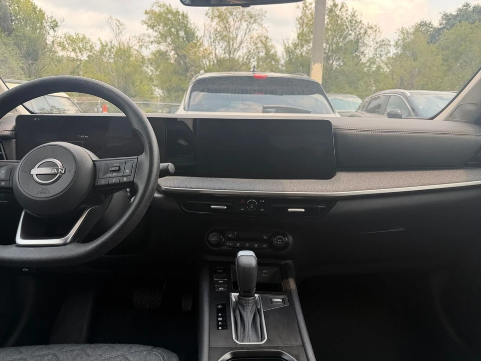 2026 Nissan Kicks - Image 18 of 31
