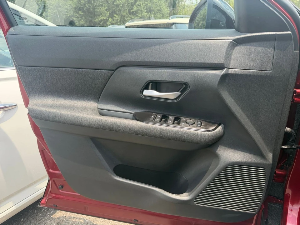 2026 Nissan Kicks - Image 20 of 31