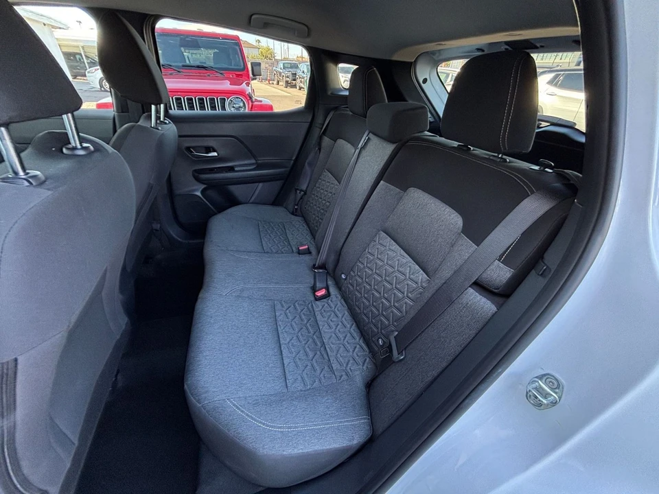 2026 Nissan Kicks - Image 26 of 31