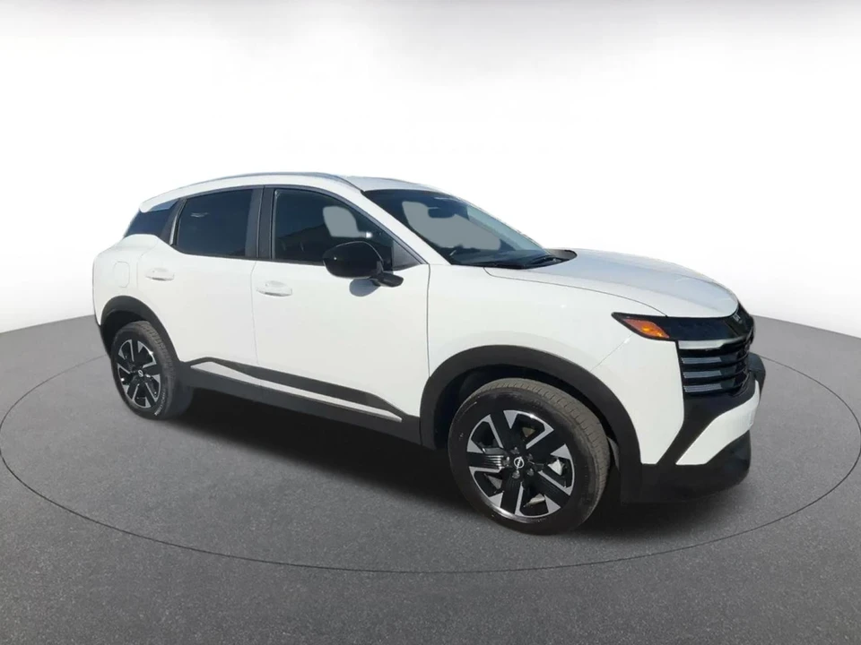 2026 Nissan Kicks - Image 2 of 31