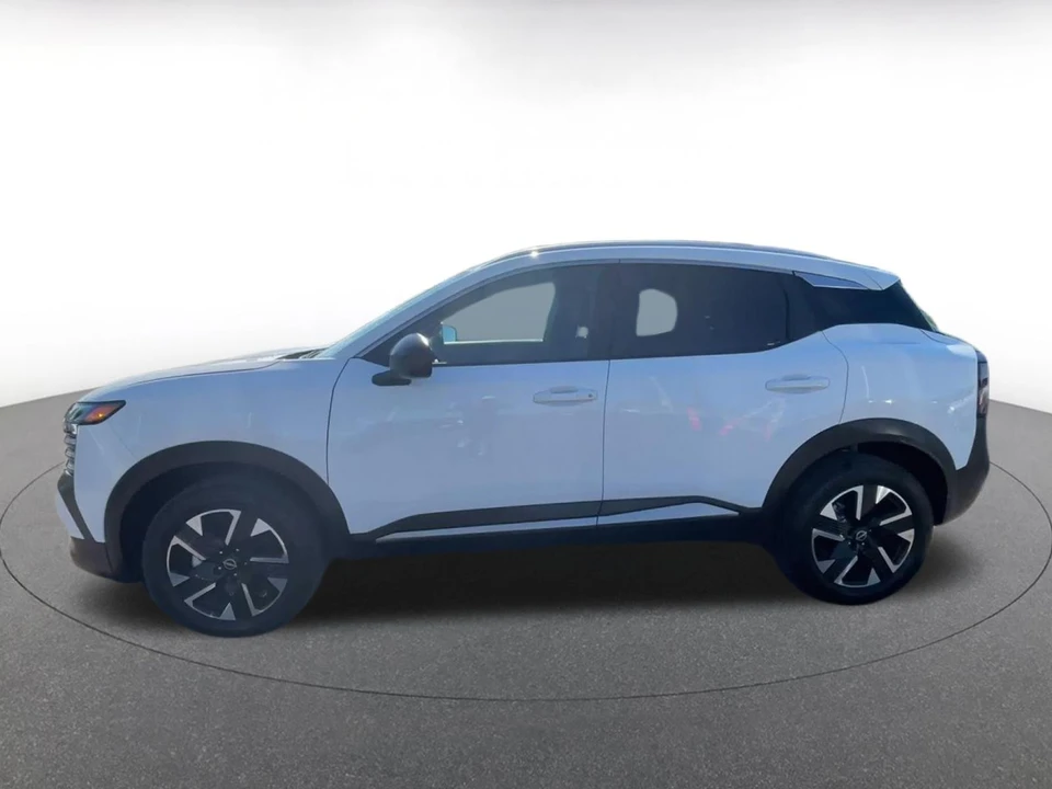 2026 Nissan Kicks - Image 9 of 31