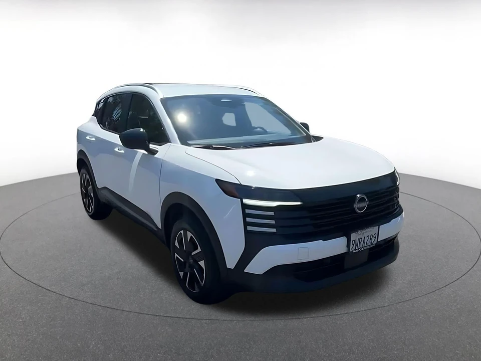 2026 Nissan Kicks - Image 3 of 31