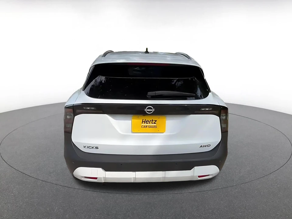2026 Nissan Kicks - Image 7 of 31