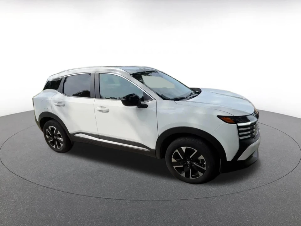 2026 Nissan Kicks - Image 2 of 31