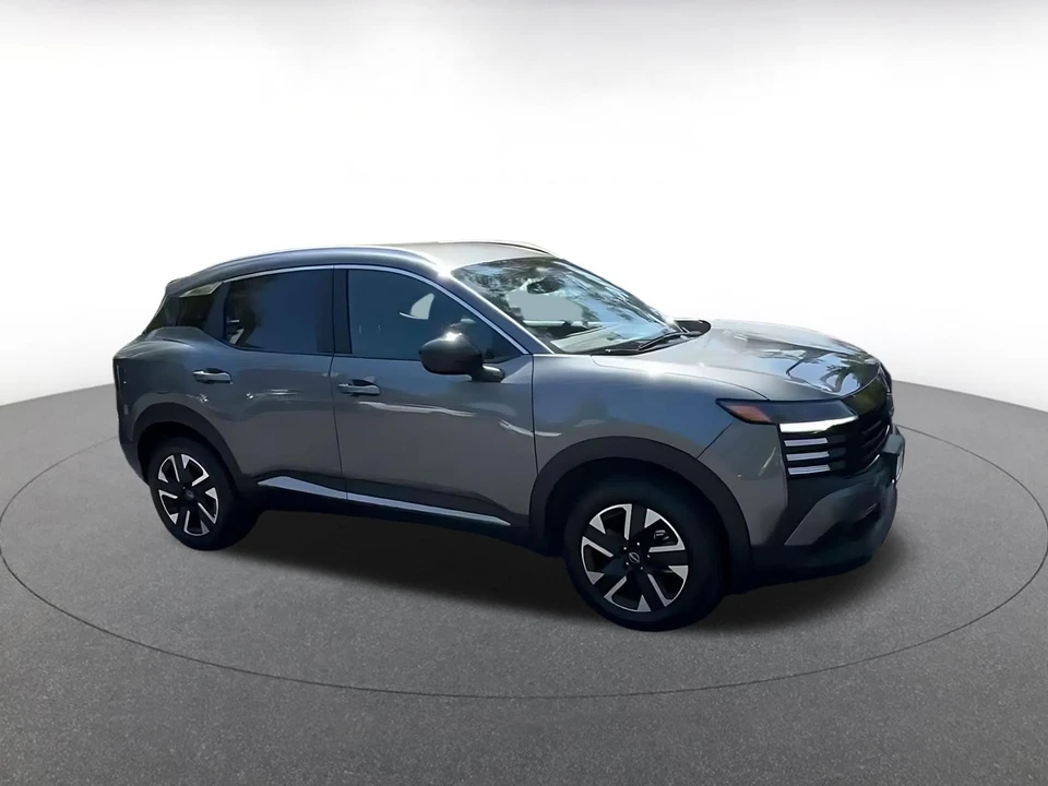 2026 Nissan Kicks - Image 2 of 31