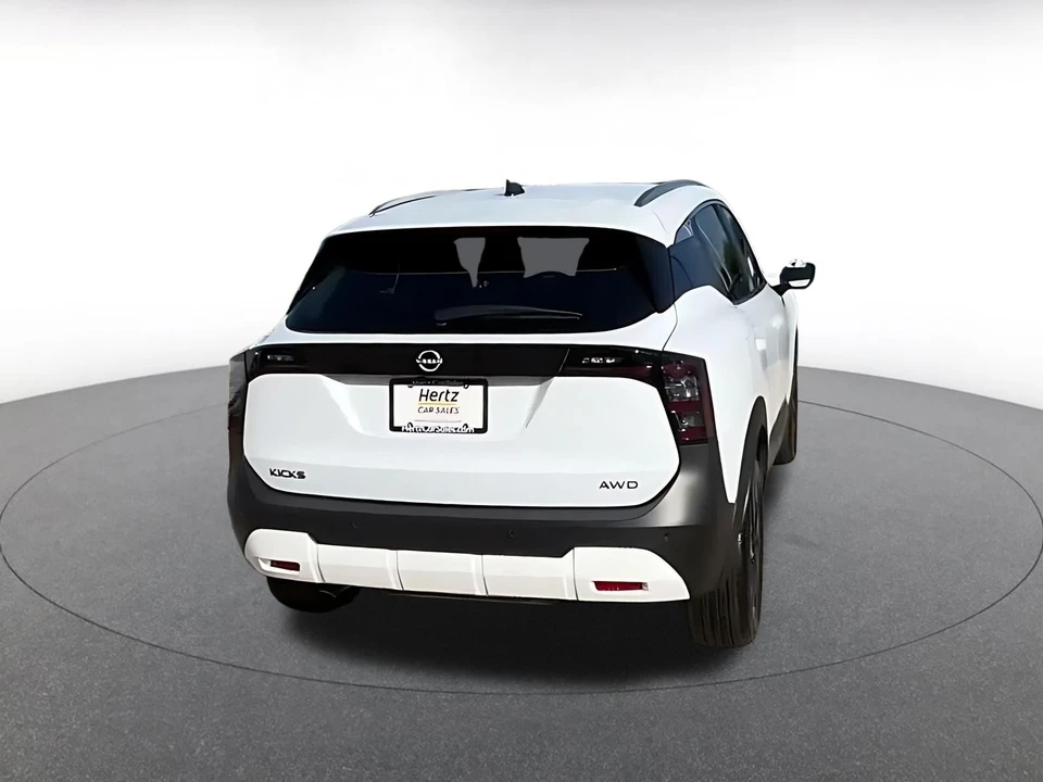 2026 Nissan Kicks - Image 8 of 31