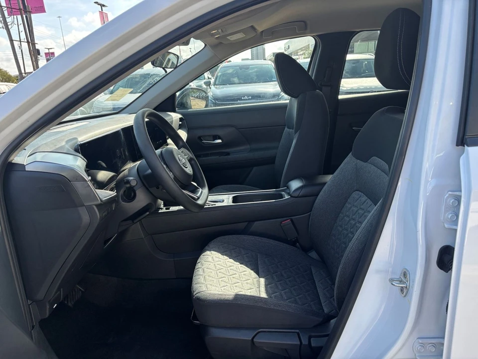 2026 Nissan Kicks - Image 27 of 31