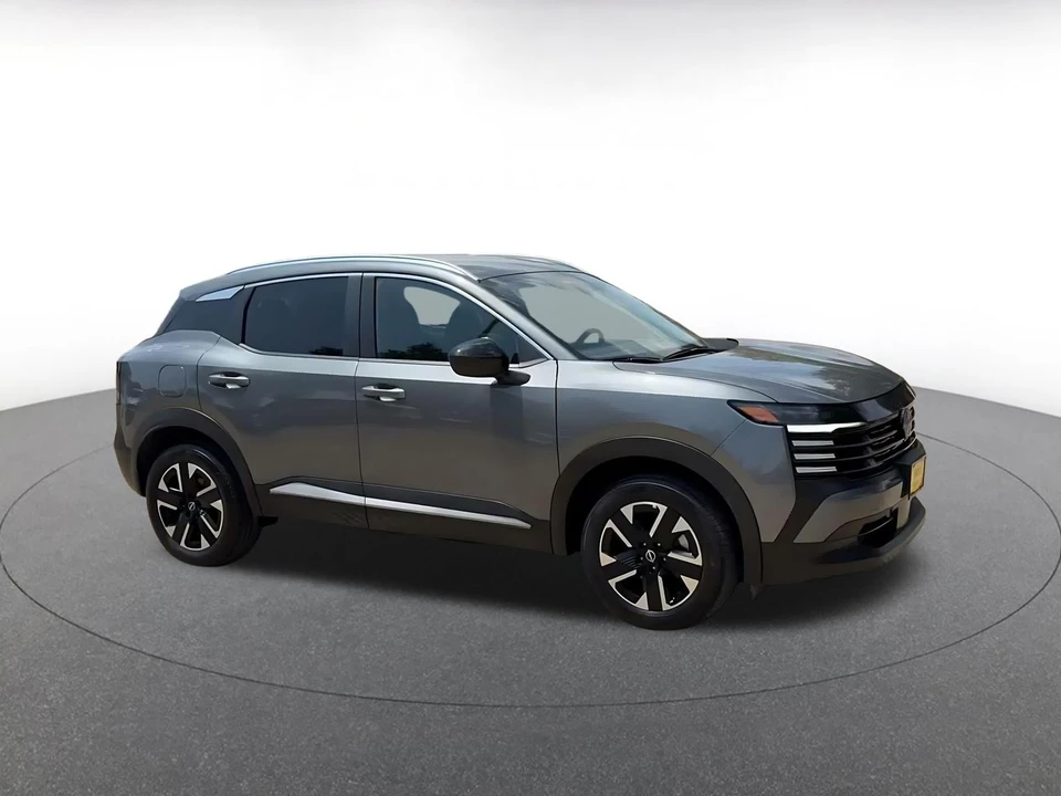 2026 Nissan Kicks - Image 2 of 31