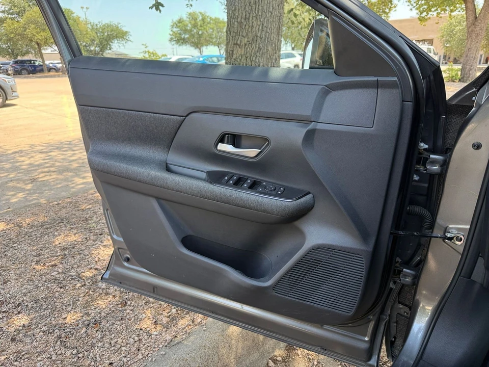 2026 Nissan Kicks - Image 20 of 31