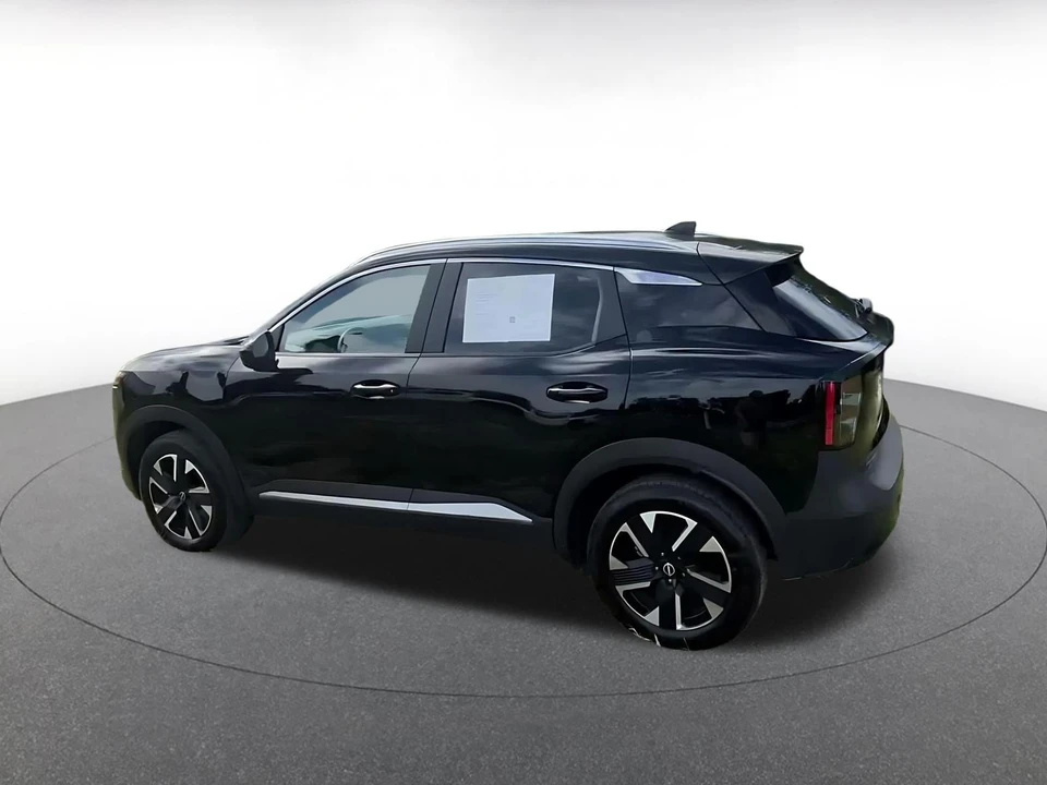 2026 Nissan Kicks - Image 11 of 31