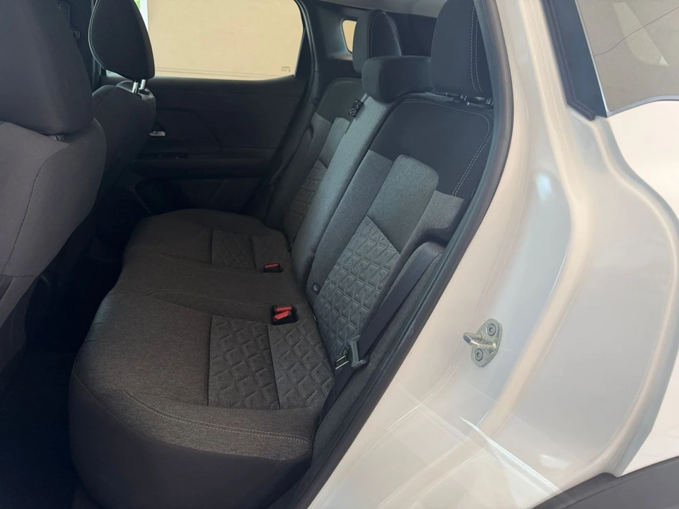 2026 Nissan Kicks - Image 23 of 31