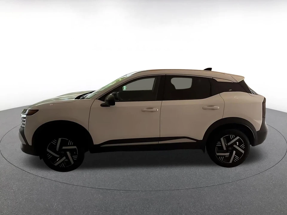 2026 Nissan Kicks - Image 11 of 31