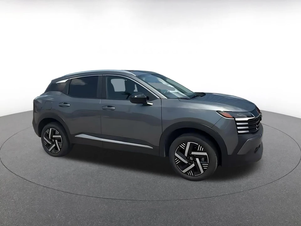 2026 Nissan Kicks - Image 2 of 31