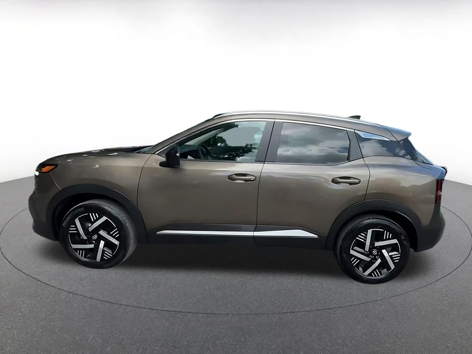 2026 Nissan Kicks - Image 9 of 31