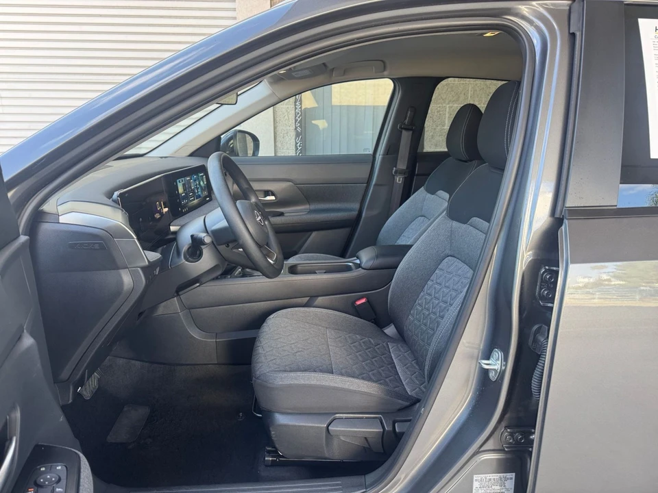 2026 Nissan Kicks - Image 27 of 31