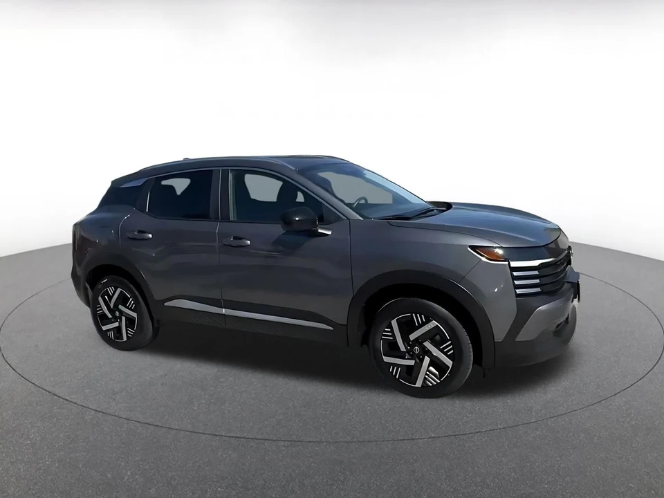 2026 Nissan Kicks - Image 2 of 31