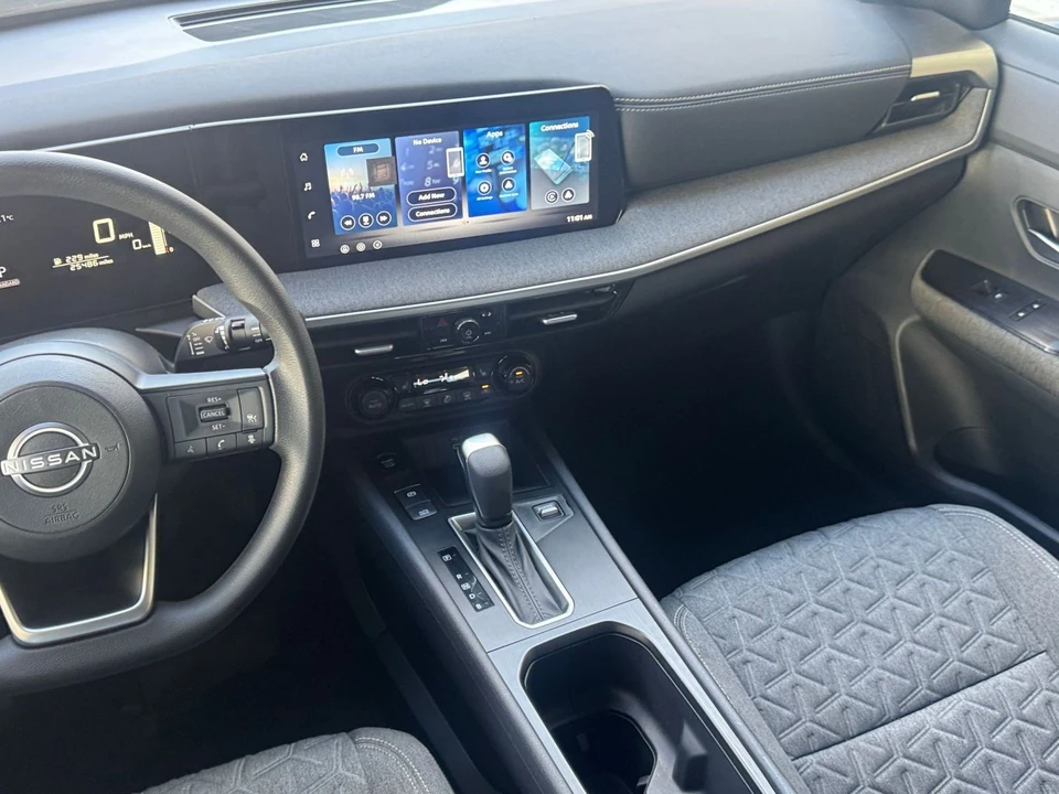2026 Nissan Kicks - Image 21 of 31