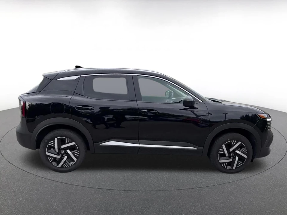 2026 Nissan Kicks - Image 17 of 31