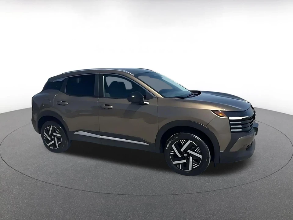 2026 Nissan Kicks - Image 2 of 31