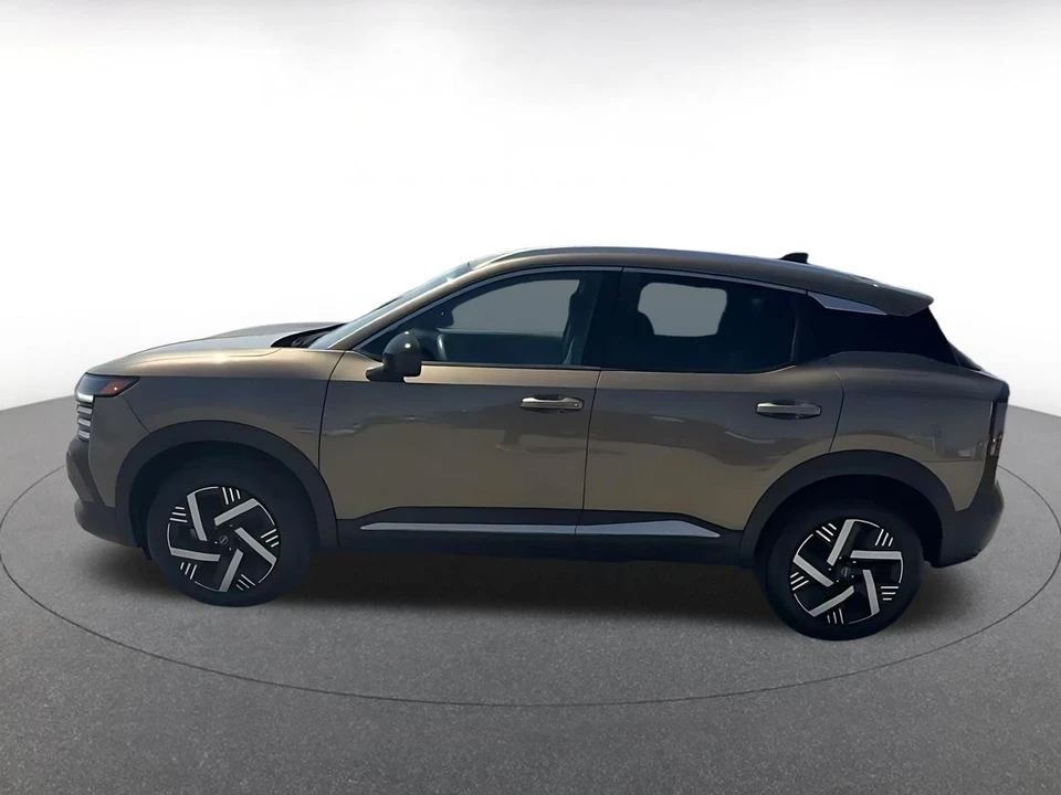 2026 Nissan Kicks - Image 9 of 31