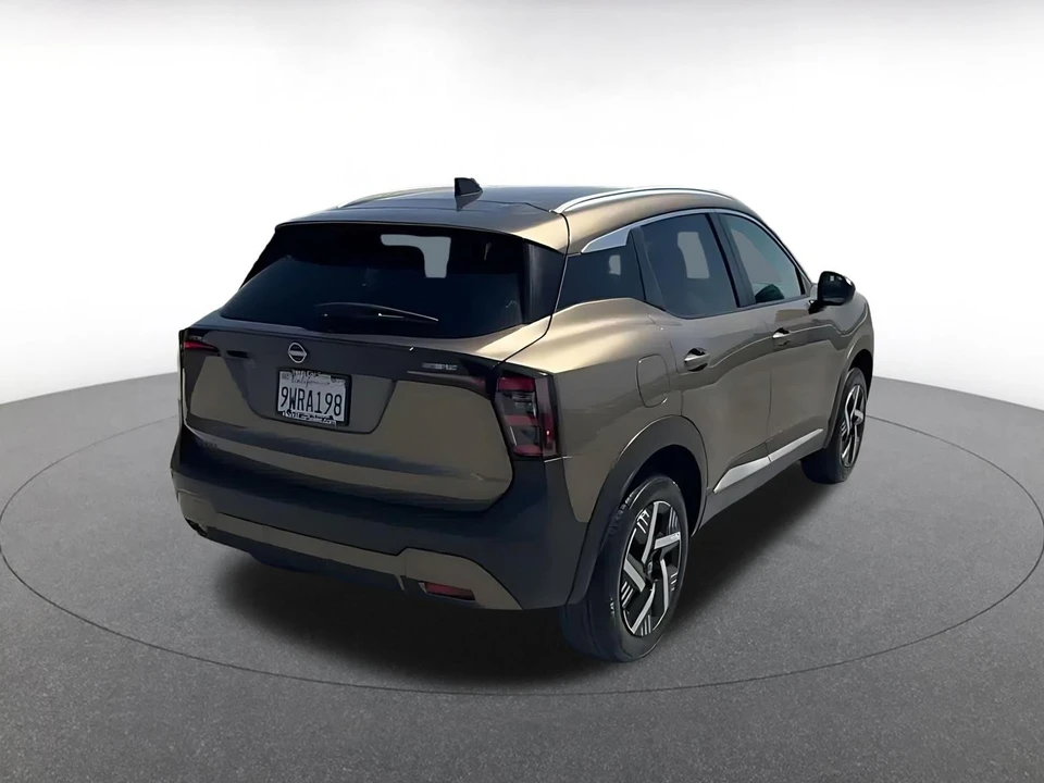 2026 Nissan Kicks - Image 15 of 31