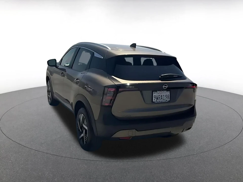 2026 Nissan Kicks - Image 12 of 31