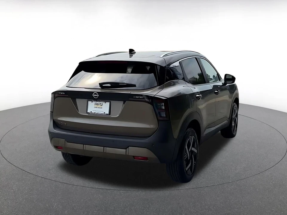 2026 Nissan Kicks - Image 16 of 31
