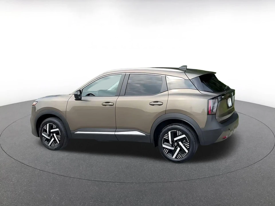 2026 Nissan Kicks - Image 12 of 31