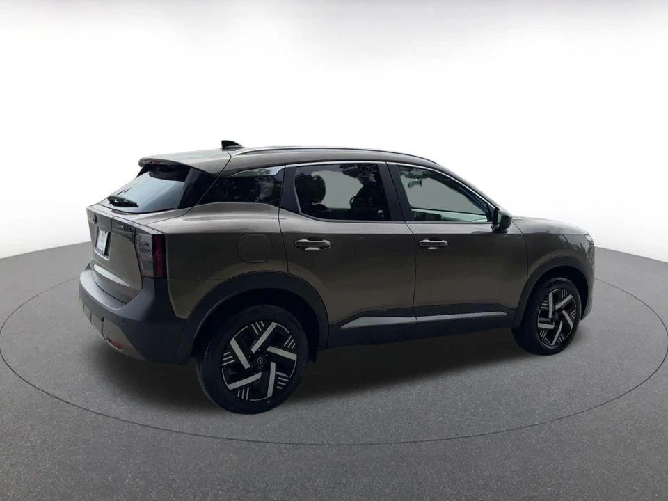 2026 Nissan Kicks - Image 17 of 31