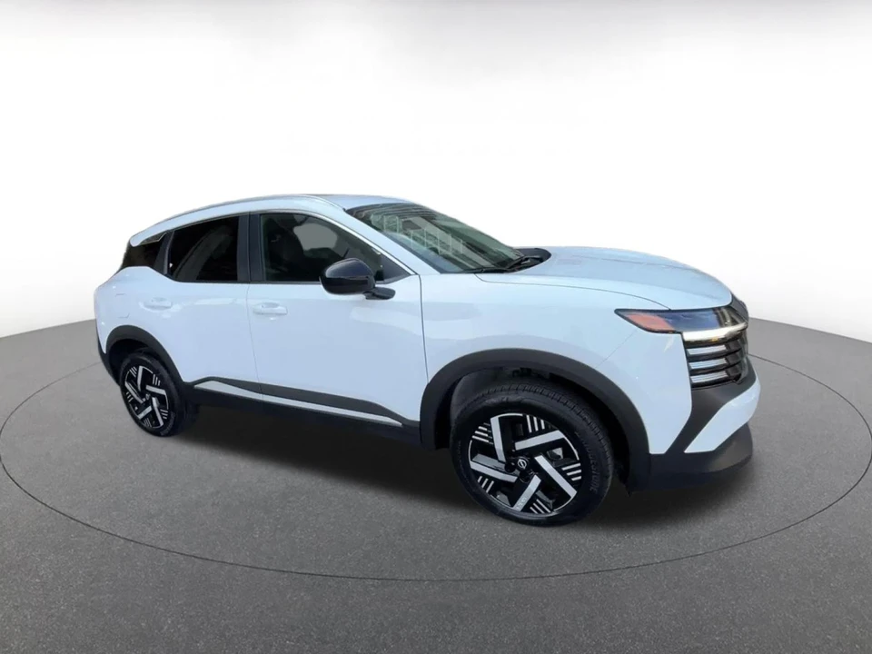 2026 Nissan Kicks - Image 2 of 31