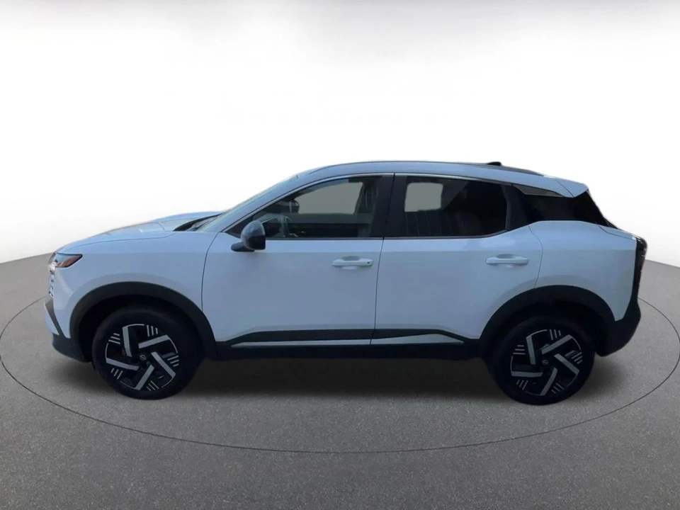 2026 Nissan Kicks - Image 9 of 31