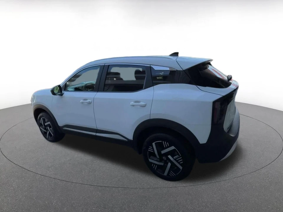 2026 Nissan Kicks - Image 11 of 31