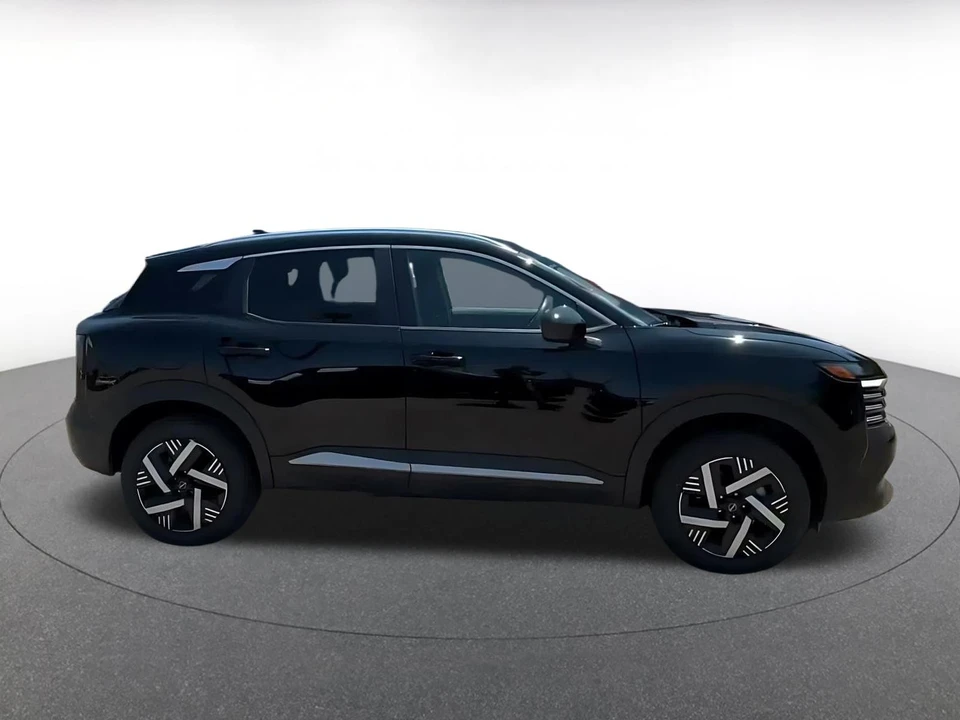 2026 Nissan Kicks - Image 17 of 31