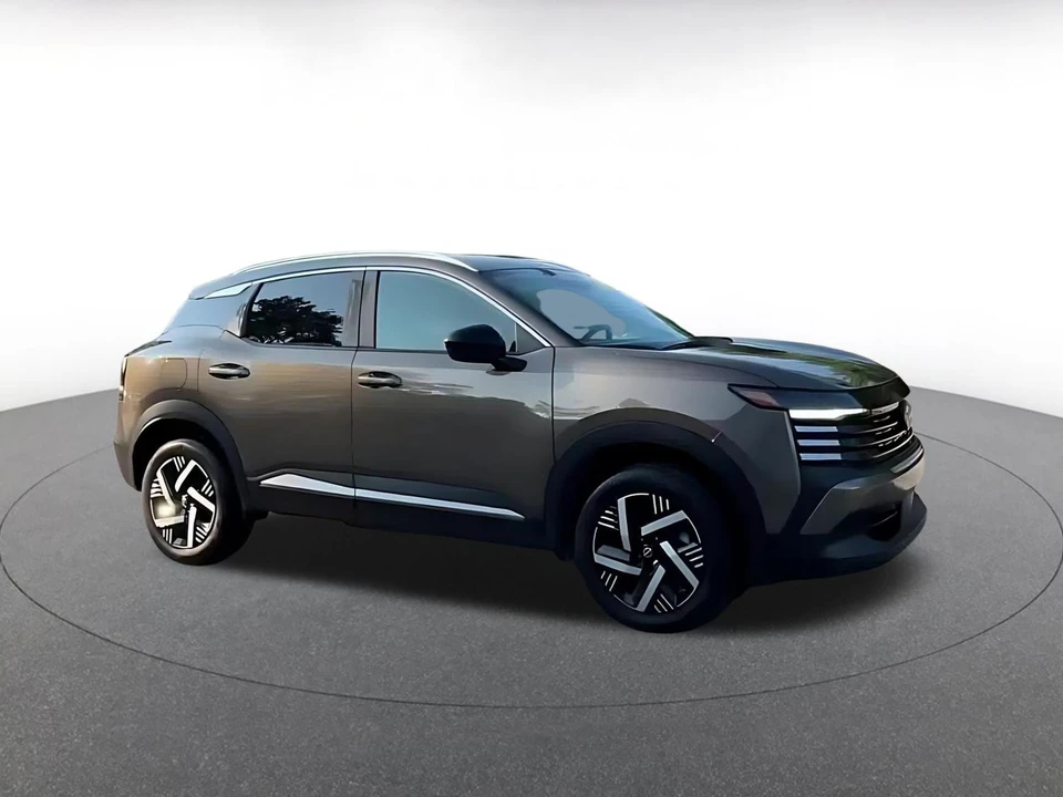2026 Nissan Kicks - Image 2 of 31