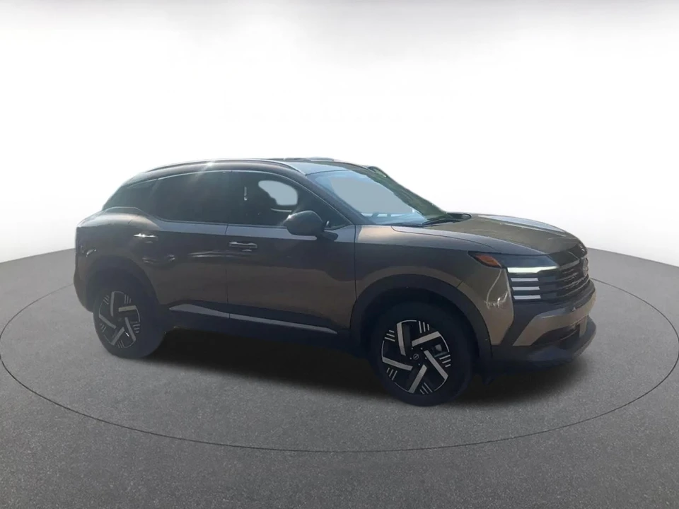 2026 Nissan Kicks - Image 2 of 31