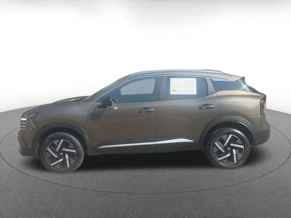 2026 Nissan Kicks - Image 11 of 31