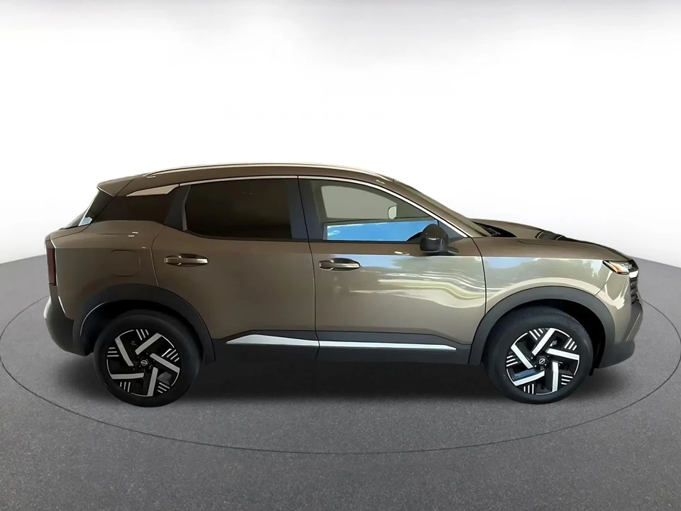 2026 Nissan Kicks - Image 17 of 31