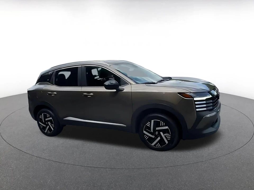 2026 Nissan Kicks - Image 2 of 31